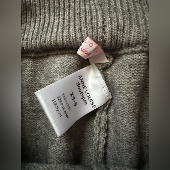 Grey Heart Knit Set - New! - Picture 8 of 11